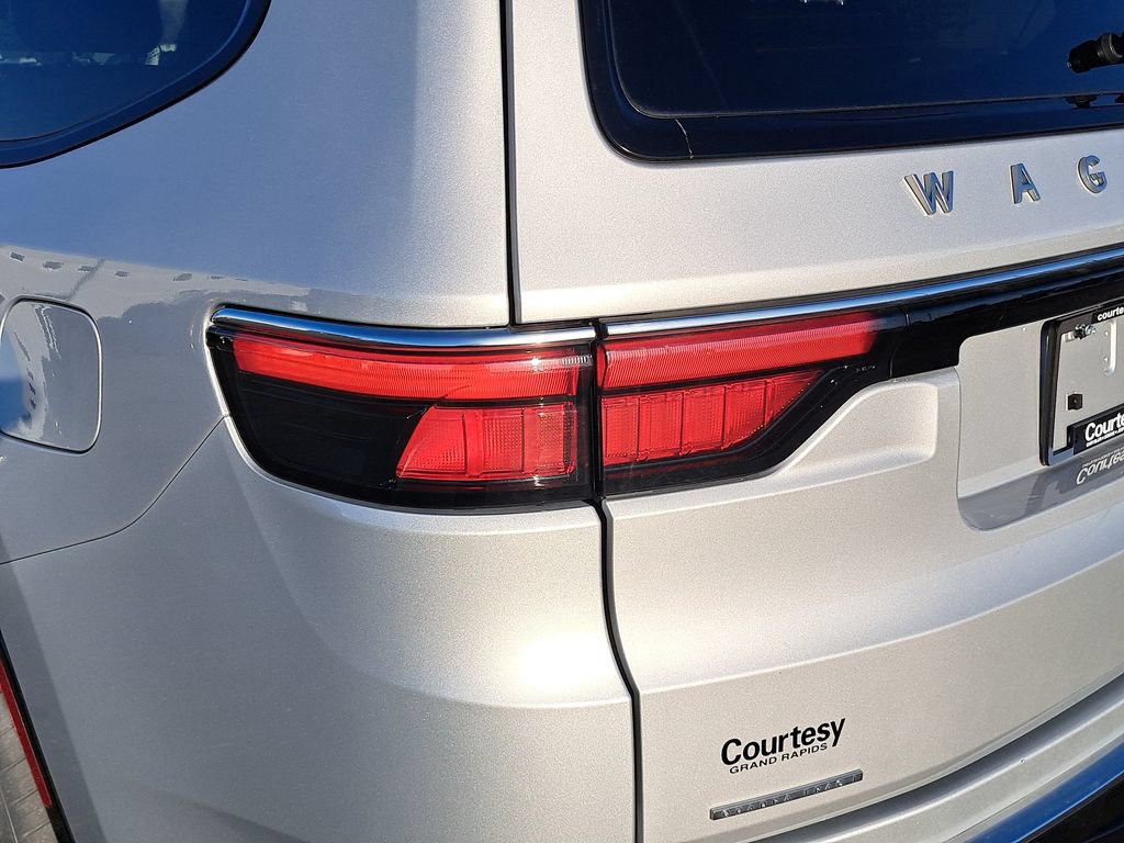Certified 2022 Jeep Wagoneer Series II AWD/4WD image 36