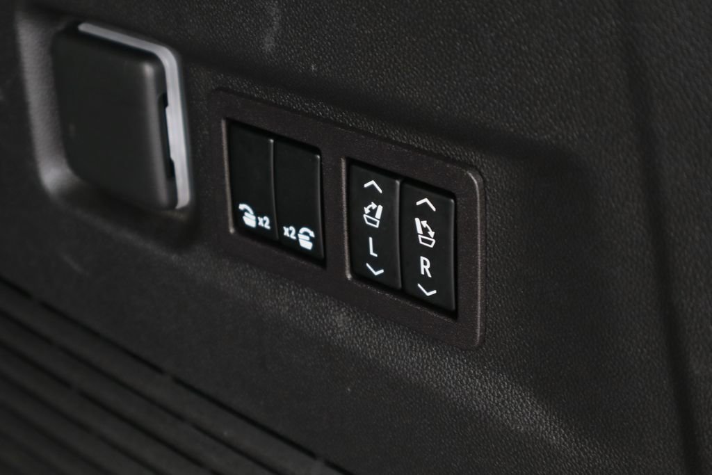Used 2023 GMC Yukon XL Denali RWD image 33