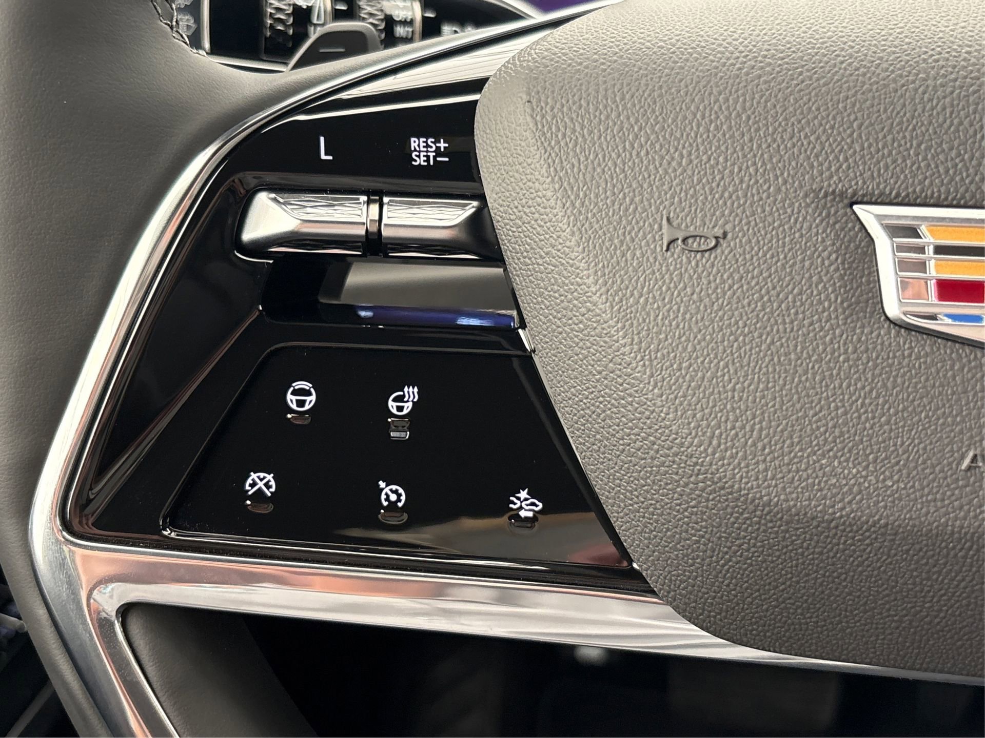 New 2025 Cadillac Escalade ESV Luxury image 28