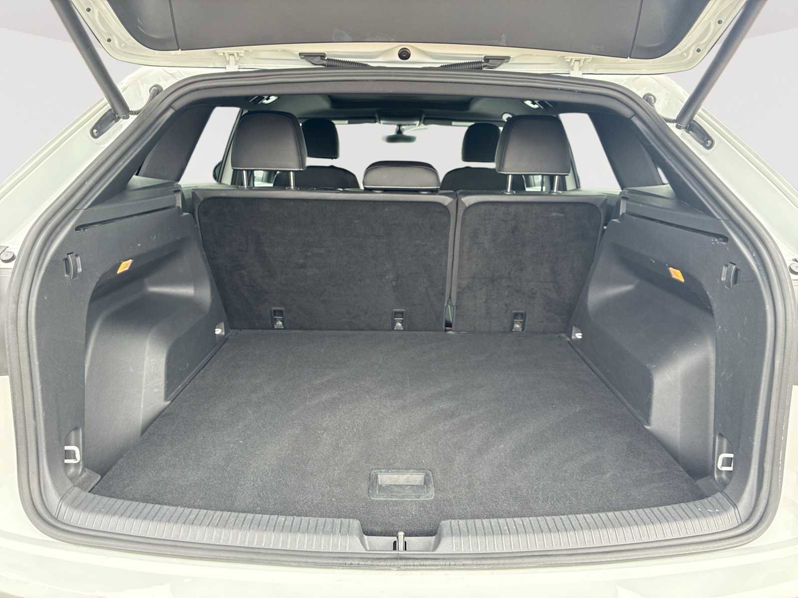 Used 2020 Volkswagen Atlas Cross Sport SEL image 26