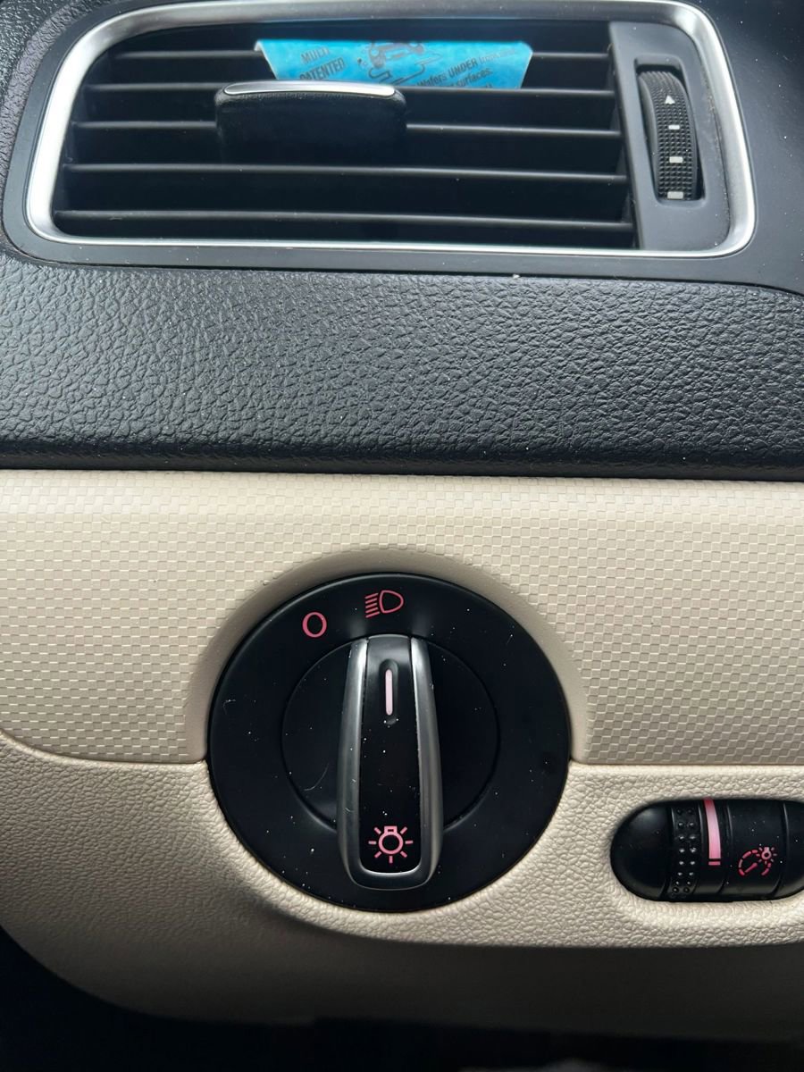 Used 2011 Volkswagen Jetta SE image 20