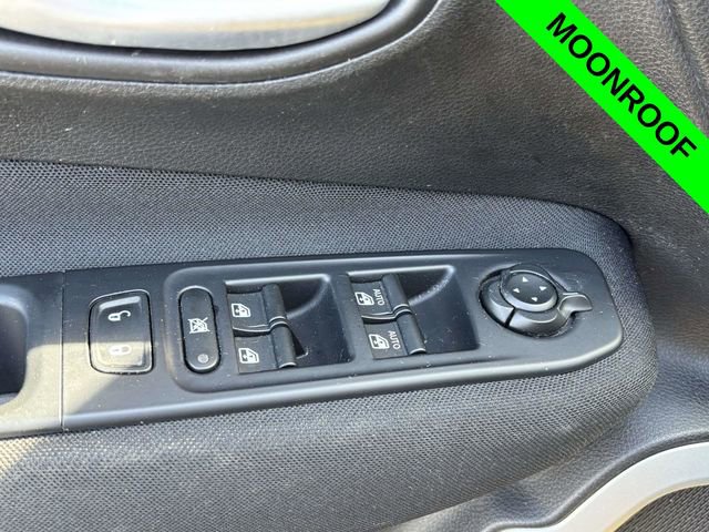 Used 2018 Jeep Renegade Latitude w/ Advanced Technology Group image 11