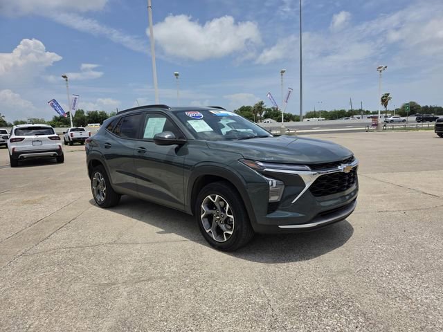 Used 2025 Chevrolet Trax LT FWD image 21