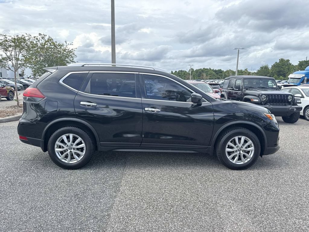 Certified 2019 Nissan Rogue SV FWD image 2