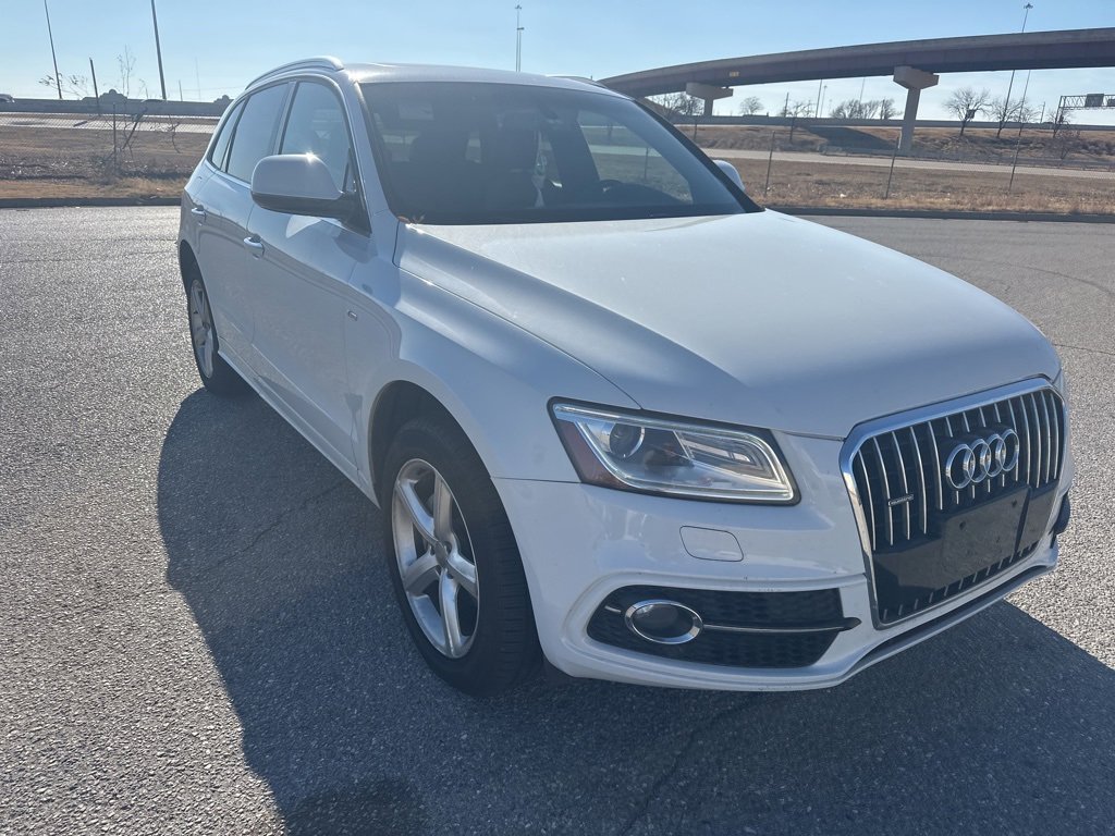 Used 2017 Audi Q5 2.0T Premium Plus w/ Technology Package image 3