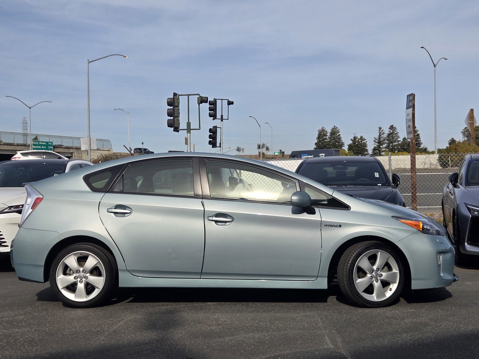 Used 2013 Toyota Prius Five image 3
