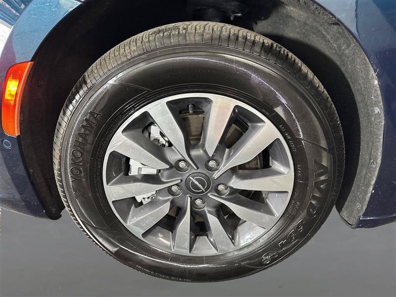 Used 2023 Chrysler Pacifica Touring-L w/ Uconnect Theater Family Group FWD image 23