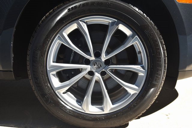 Certified 2025 Porsche Macan image 11