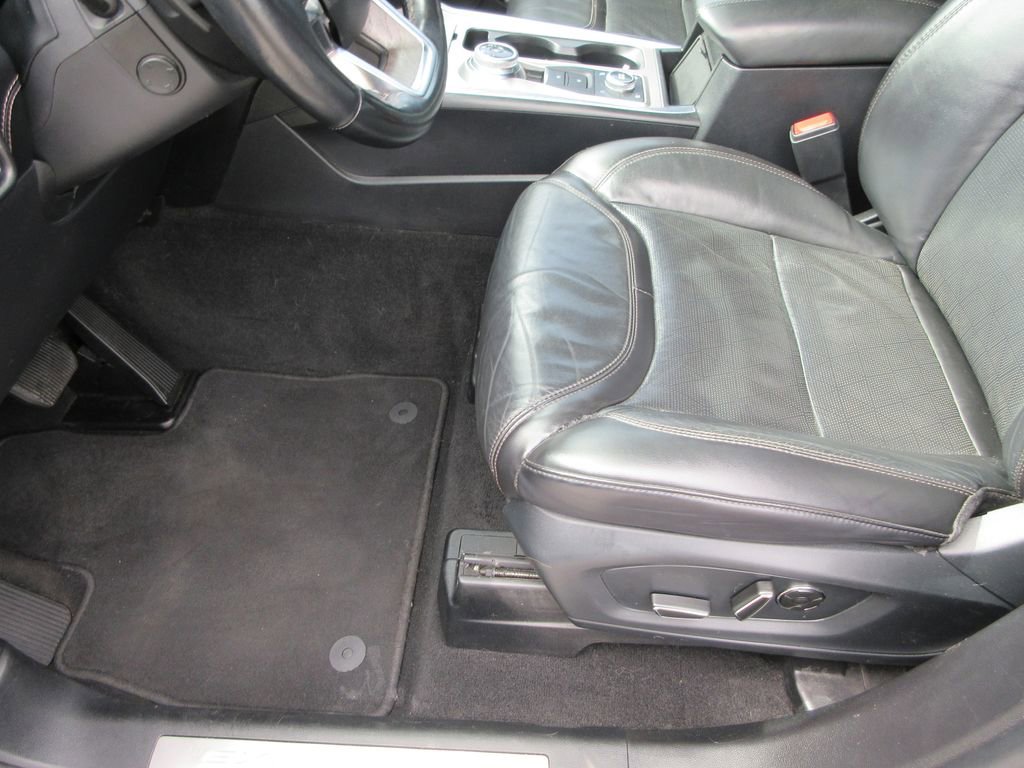 Used 2020 Ford Explorer Platinum w/ Premium Technology Package AWD/4WD image 23