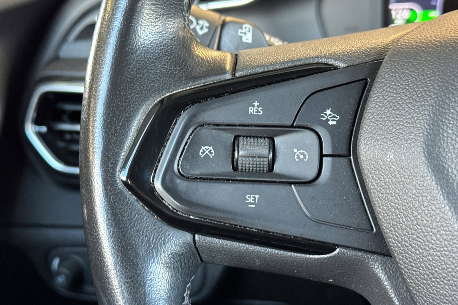 Used 2023 Chevrolet Bolt EUV LT w/ Comfort Package image 32