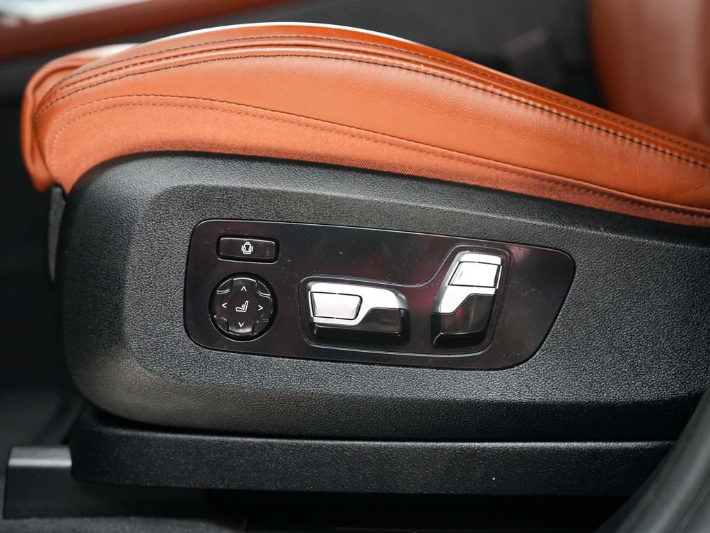 Used 2023 BMW X7 xDrive40i w/ M Sport Package AWD/4WD image 31