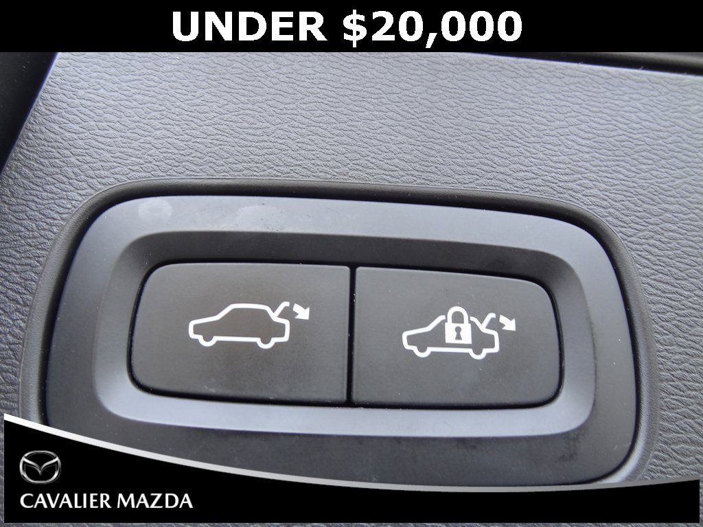 Used 2018 Volvo XC60 T6 Momentum w/ Convenience Package image 16