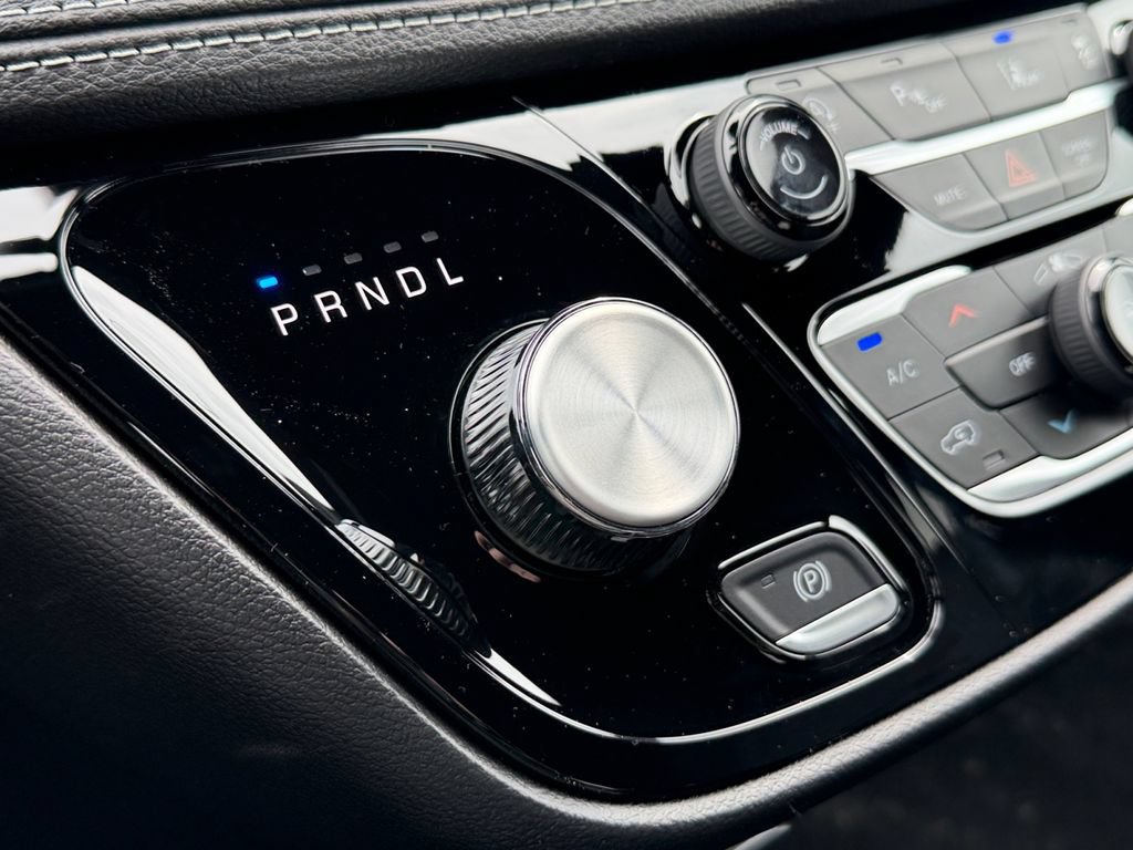 New 2027 Chrysler Pacifica Select FWD image 18