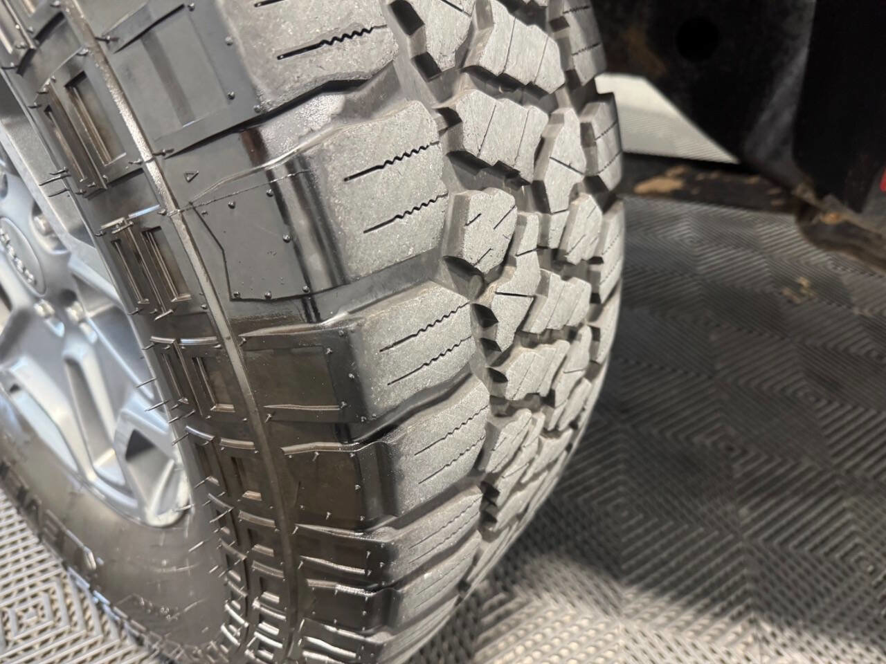 Used 2016 Jeep Wrangler Unlimited Rubicon w/ Connectivity Group image 35