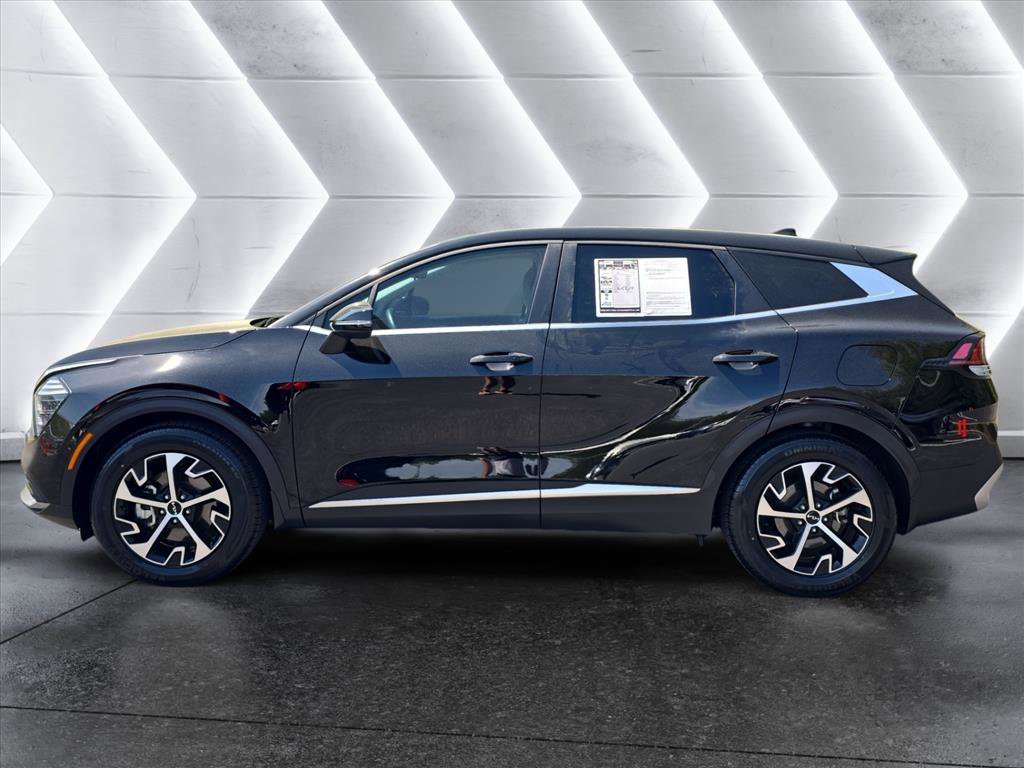 Used 2025 Kia Sportage EX FWD image 2