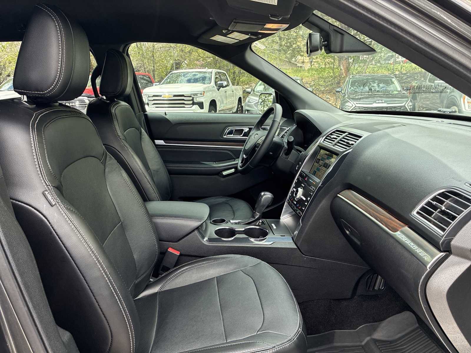 Used 2018 Ford Explorer Limited w/ Ford Safe & Smart Package FWD image 25