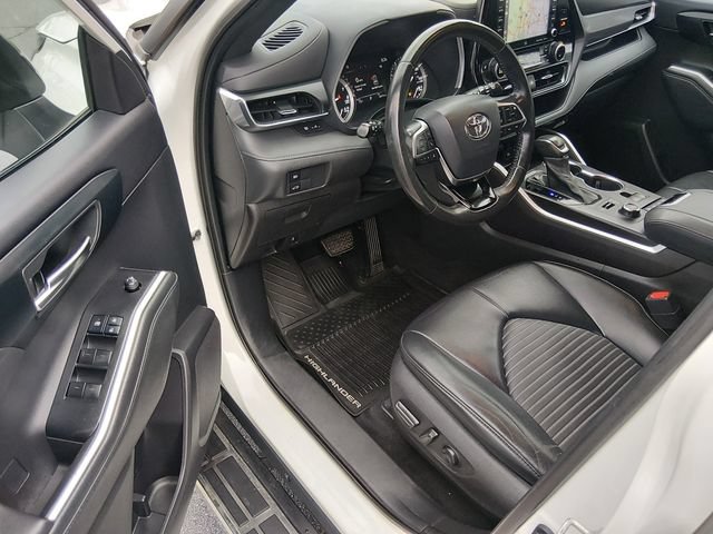 Used 2021 Toyota Highlander XSE AWD/4WD image 9