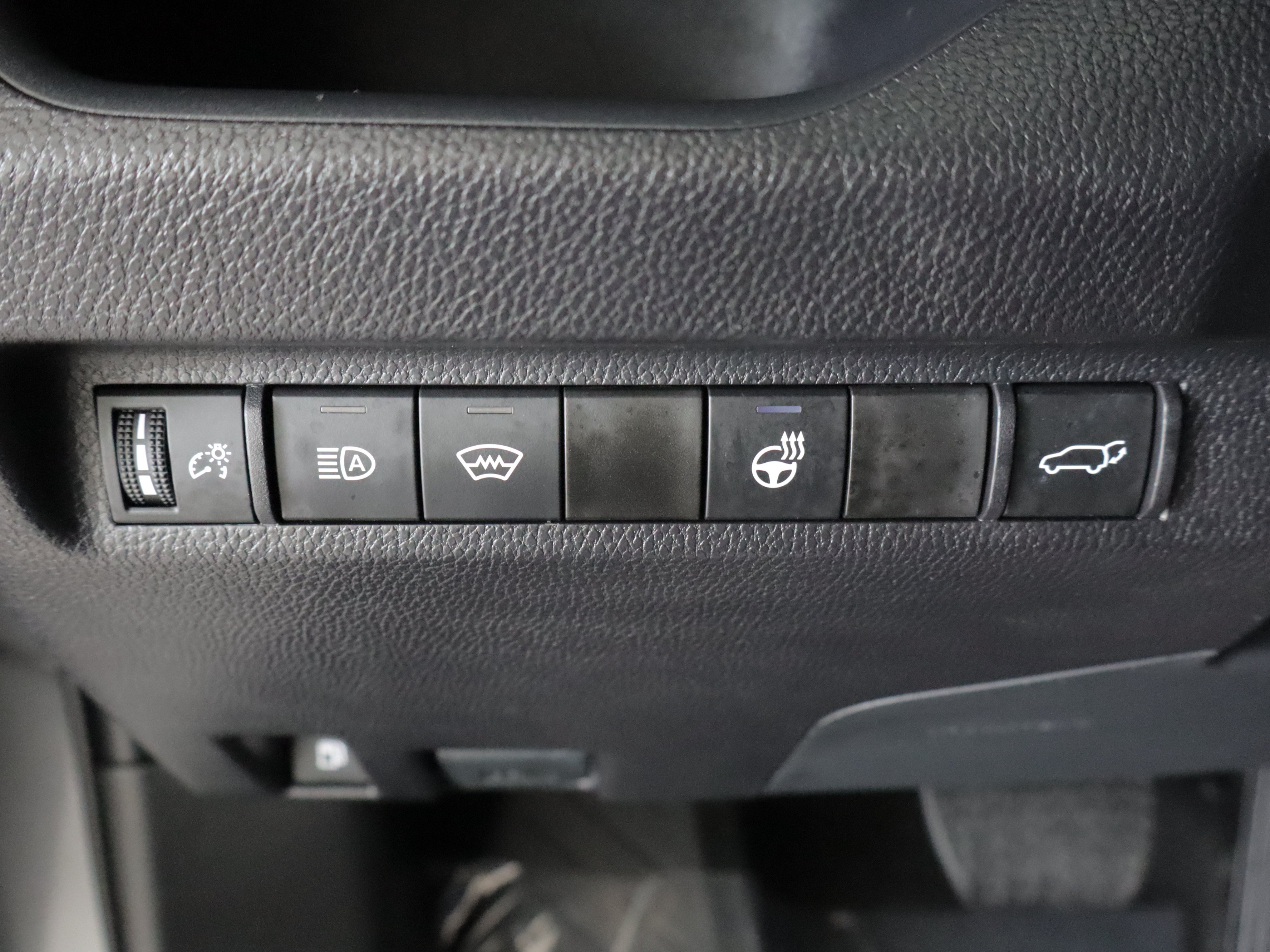 Used 2025 Toyota RAV4 XLE w/ Convenience Package AWD/4WD image 19