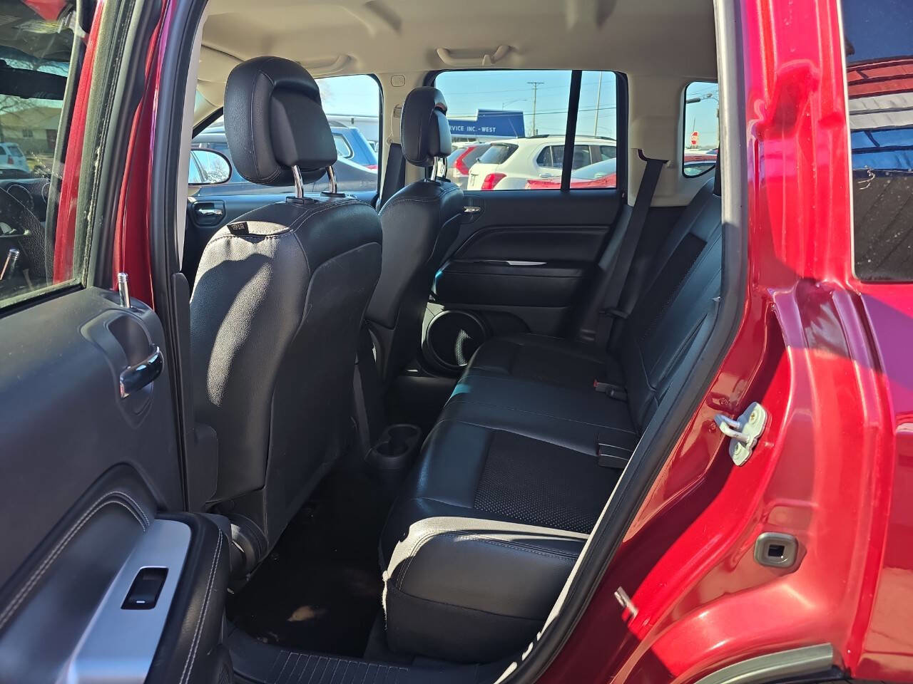 Used 2014 Jeep Compass Latitude FWD image 11