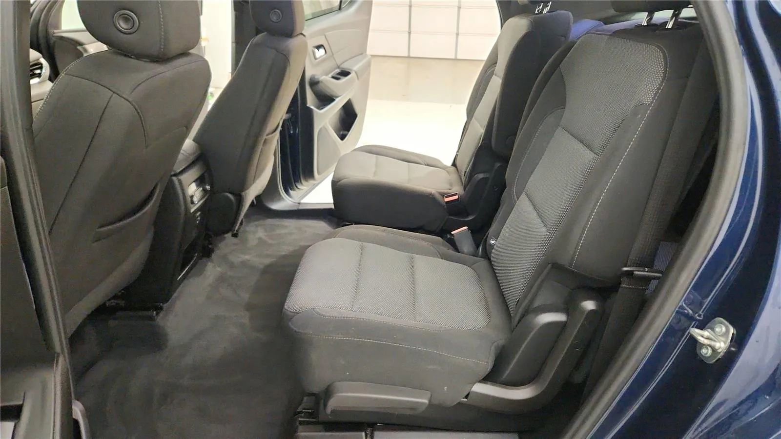 Used 2023 Chevrolet Traverse LT image 33