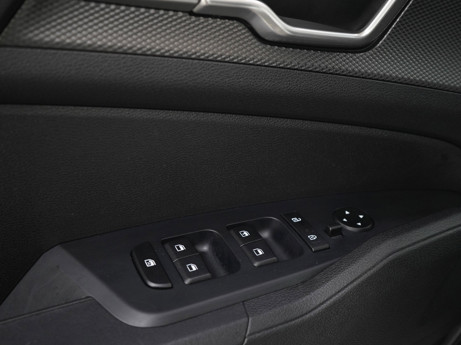 Used 2023 Kia Sportage LX image 19