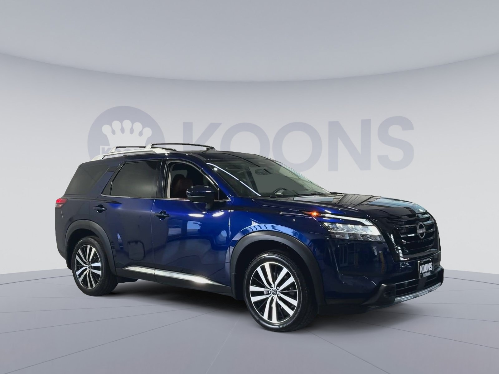 Used 2024 Nissan Pathfinder Platinum w/ Black Appearance Package AWD/4WD image 2