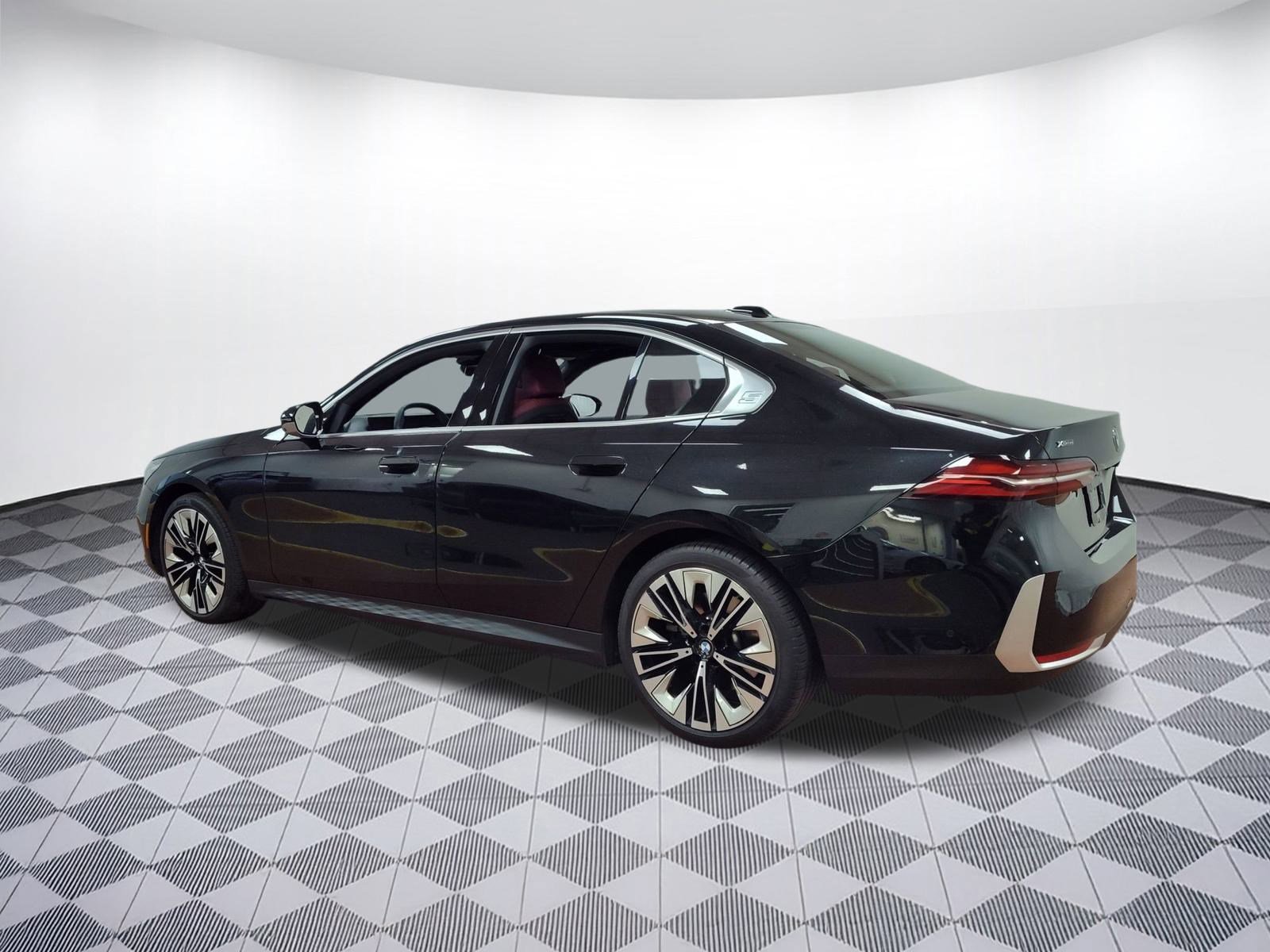 Certified 2025 BMW 540i xDrive image 3