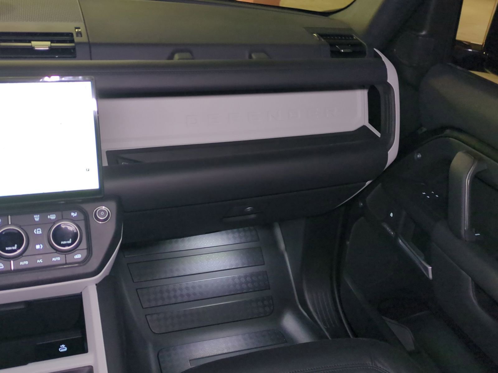 New 2026 Land Rover Defender 130 S image 28