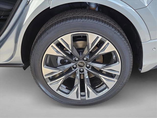 Used 2025 Audi Q8 Premium w/ Black Optic Package image 10
