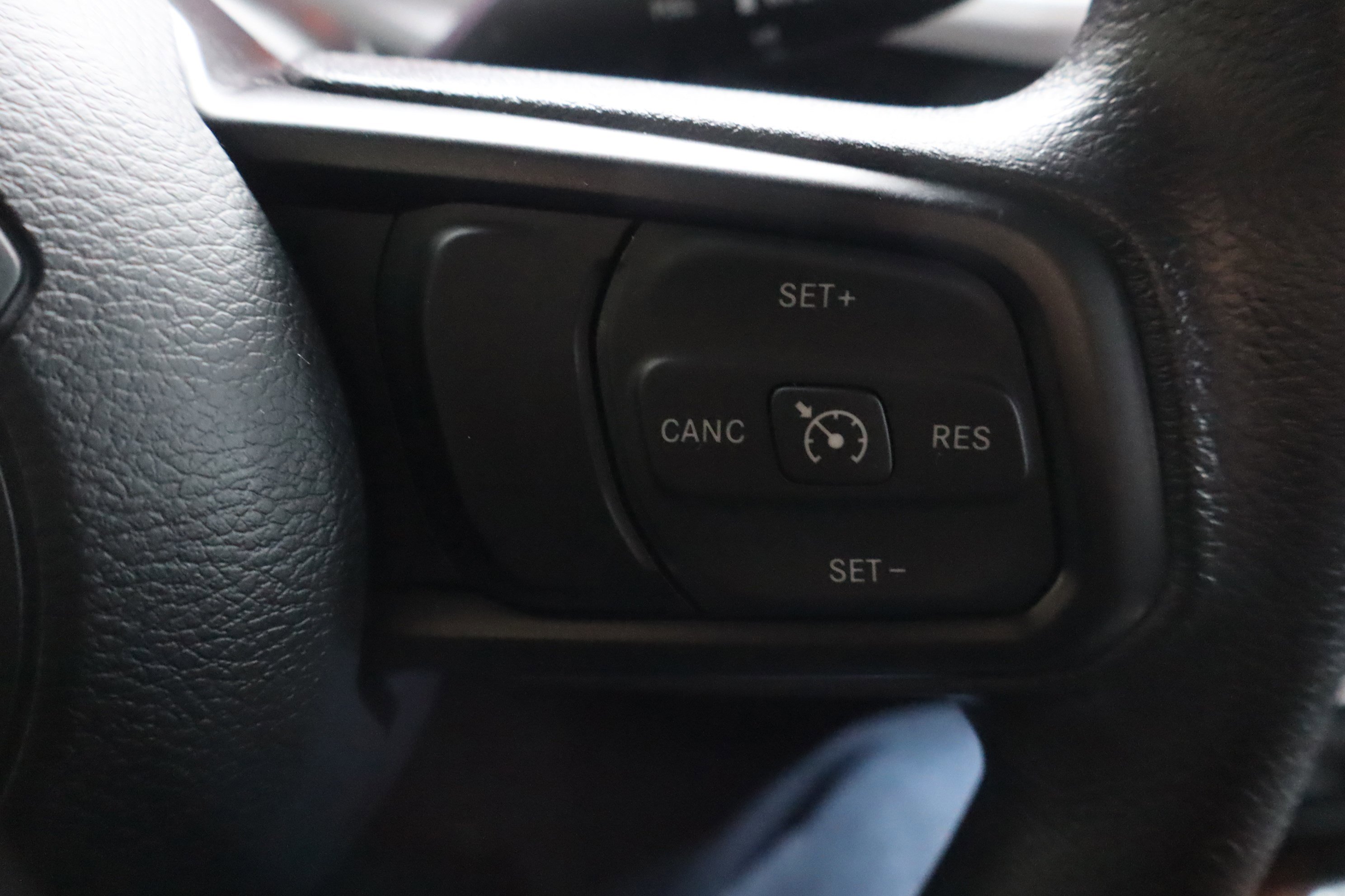 Used 2025 Jeep Gladiator Sport image 21