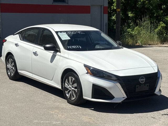 Used 2024 Nissan Altima 2.5 S FWD image 2