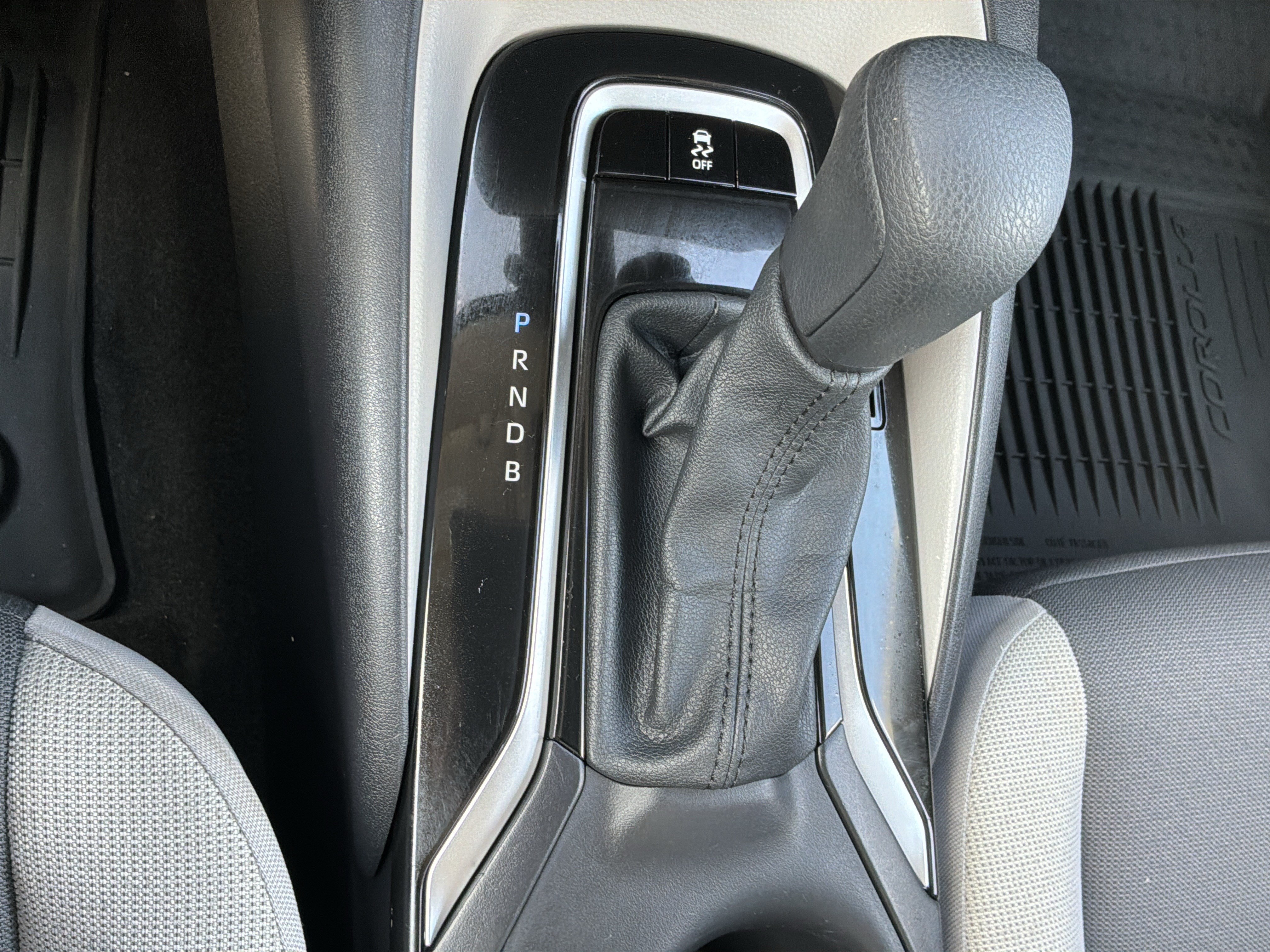 Used 2025 Toyota Corolla LE FWD image 26