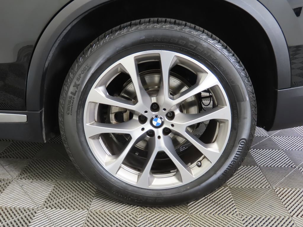 Used 2022 BMW X5 xDrive40i w/ Parking Assistance Package image 32
