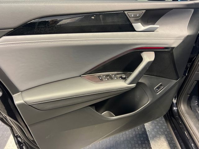 Certified 2025 Volkswagen Tiguan SE FWD image 8