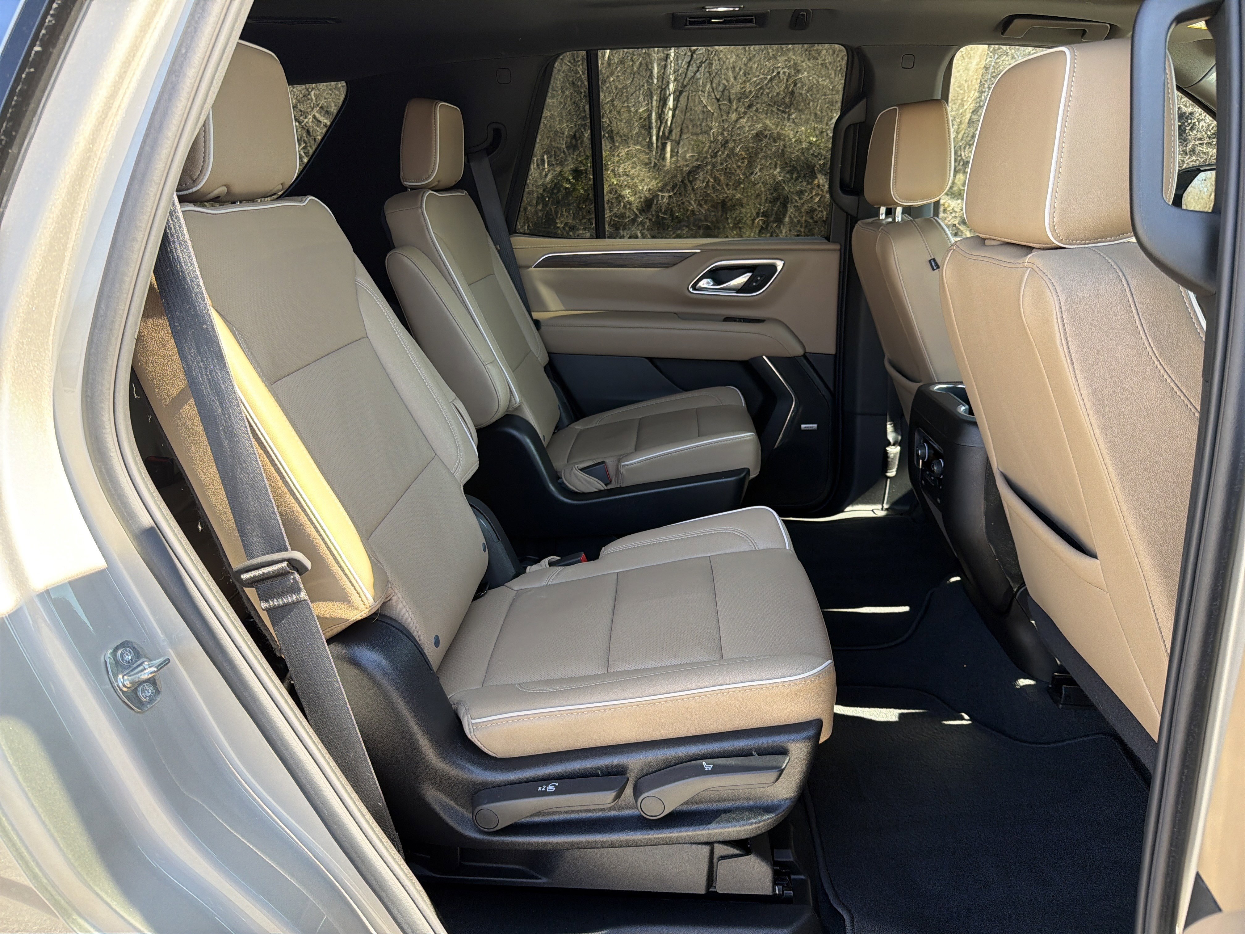 Used 2024 Chevrolet Tahoe Premier w/ Premium Package 2 image 18