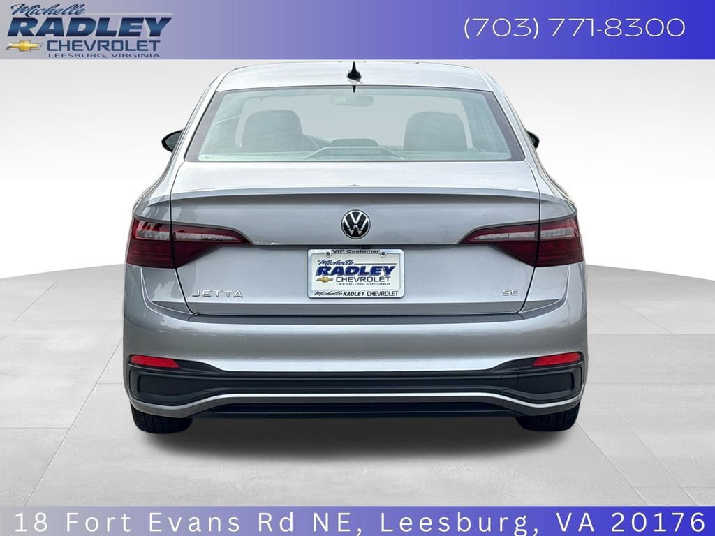 Used 2024 Volkswagen Jetta SE FWD image 4