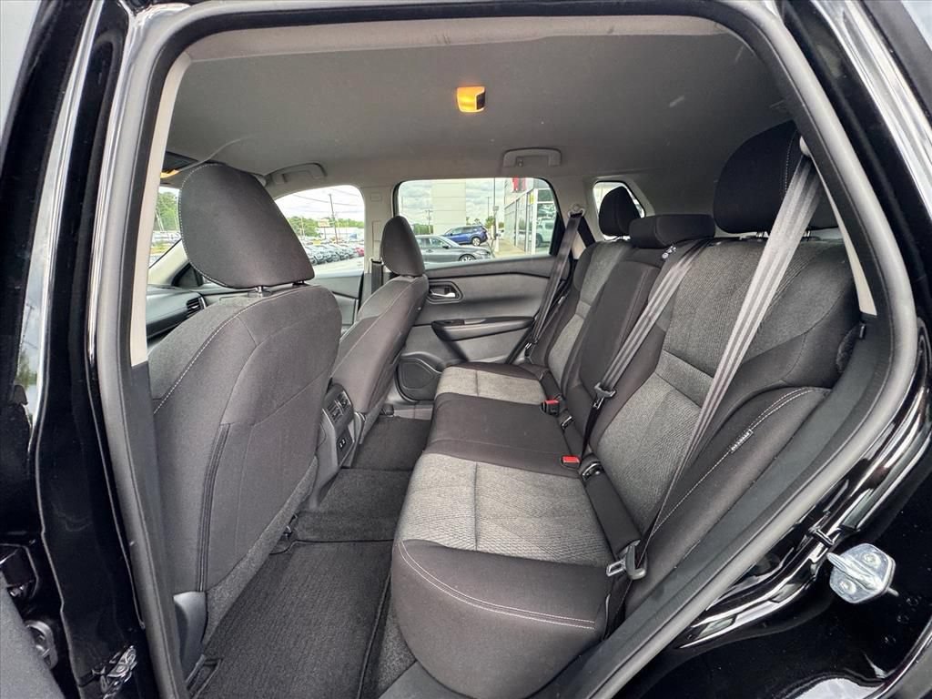 Certified 2025 Nissan Rogue SV FWD image 12