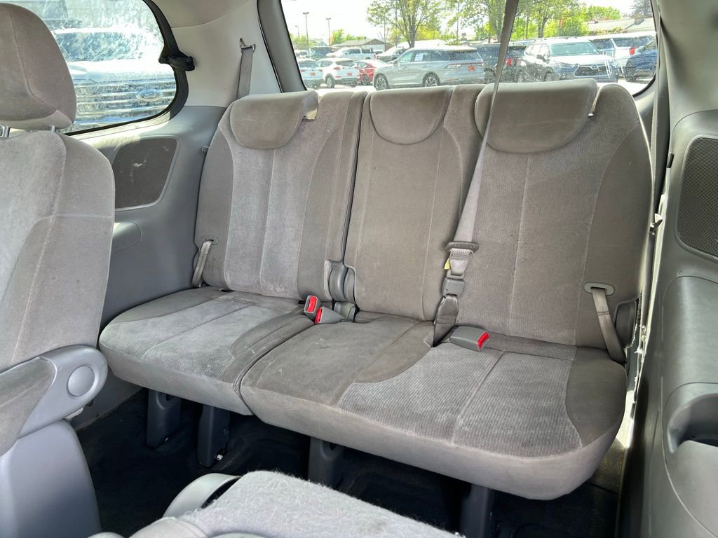 Used 2012 Kia Sedona LX image 22