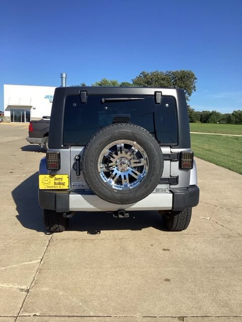 Used 2015 Jeep Wrangler Unlimited Sahara w/ Dual Top Group AWD/4WD image 4