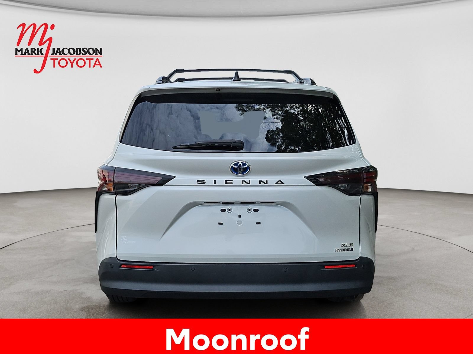 Used 2023 Toyota Sienna XLE FWD image 11