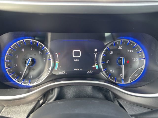 Used 2024 Chrysler Pacifica Touring-L image 25