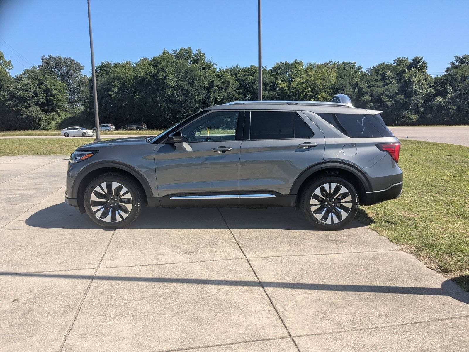 New 2026 Ford Explorer Platinum w/ LUX Leather Package AWD/4WD image 6