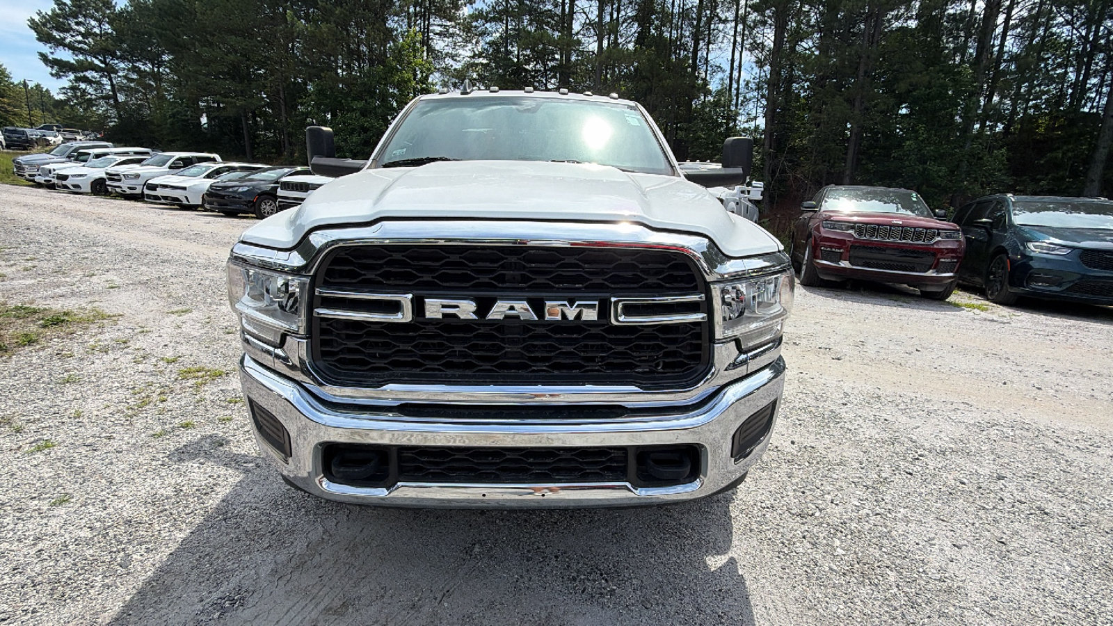 Used 2022 RAM 3500 Tradesman w/ Chrome Appearance Group AWD/4WD image 3