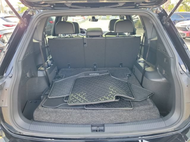 Certified 2023 Volkswagen Tiguan SE R-Line FWD image 7