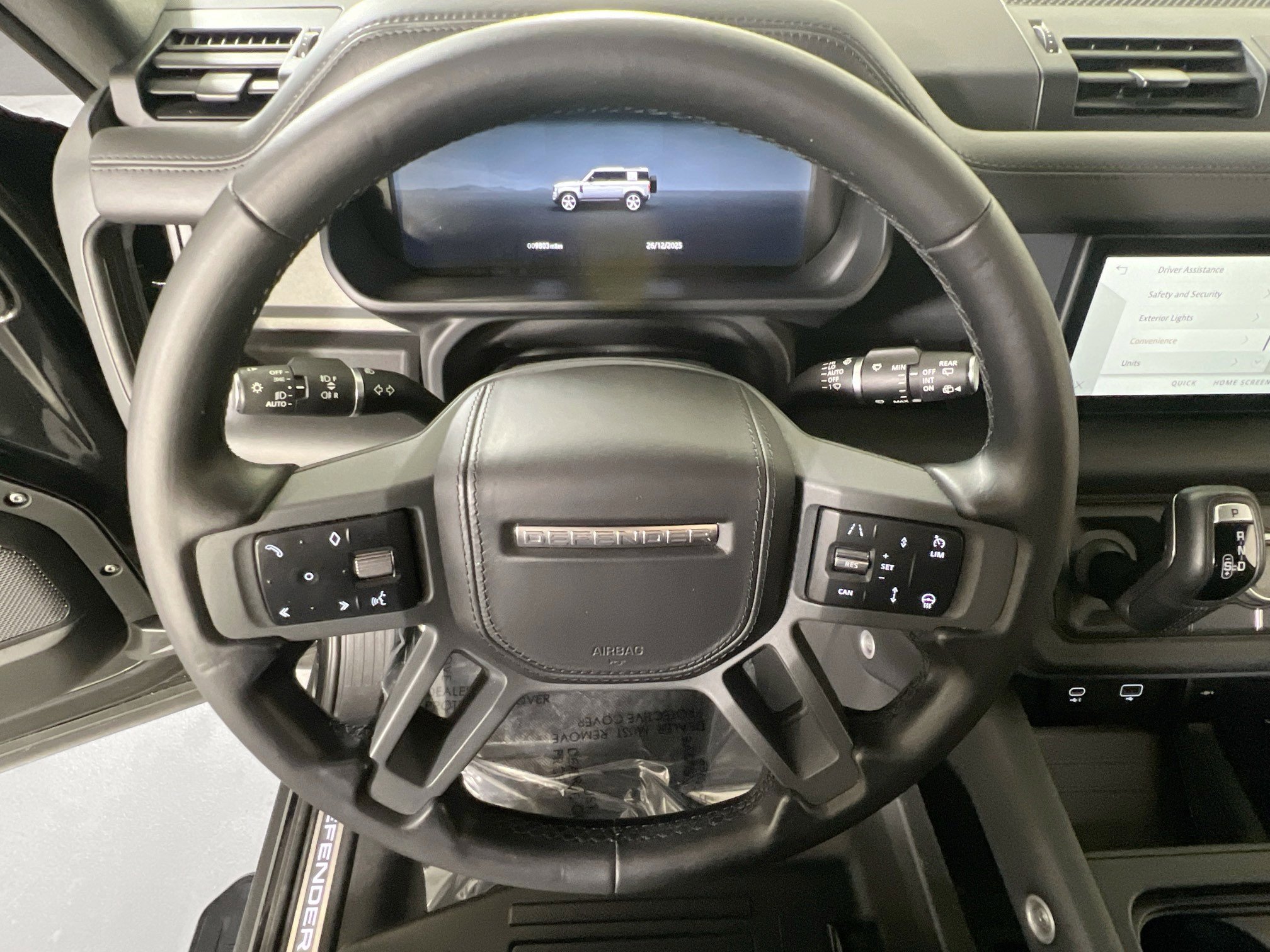 Used 2024 Land Rover Defender 110 X-Dynamic SE image 11