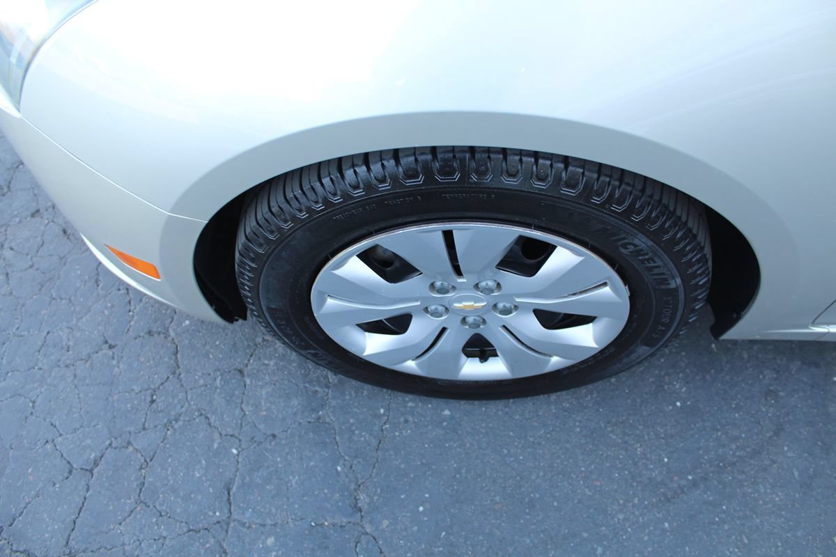 Used 2014 Chevrolet Cruze LS FWD image 11