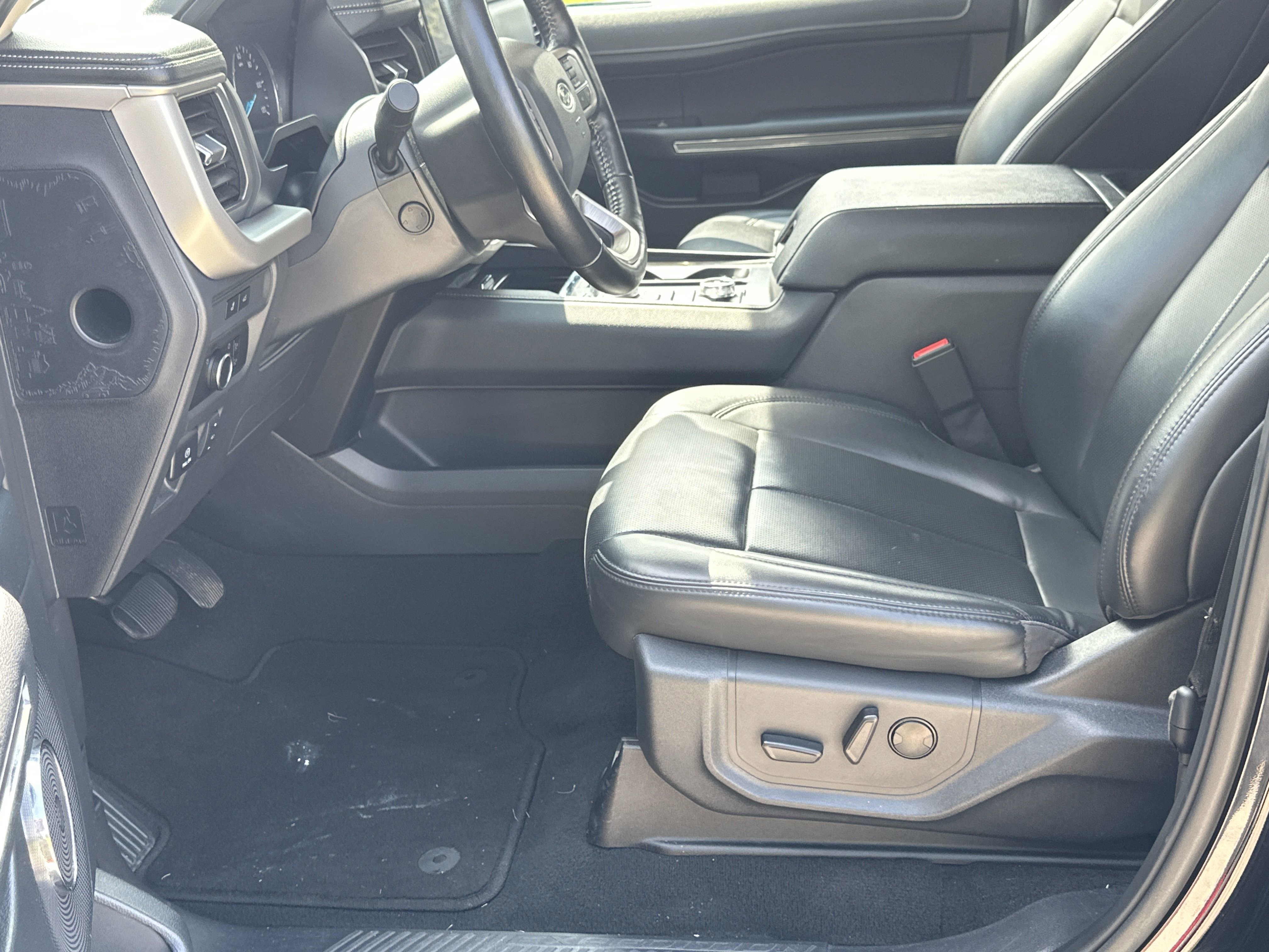 Used 2024 Ford Expedition Max XLT image 9