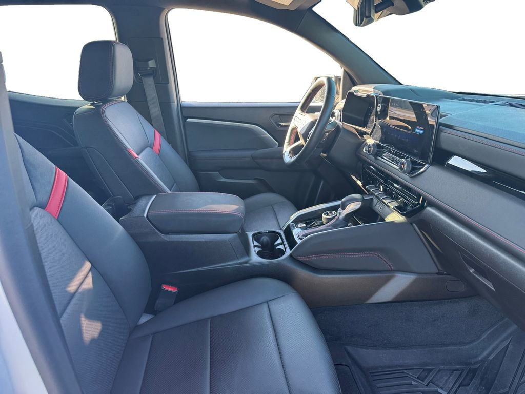 Used 2024 Chevrolet Colorado Z71 w/ Z71 Convenience Package 2 image 18