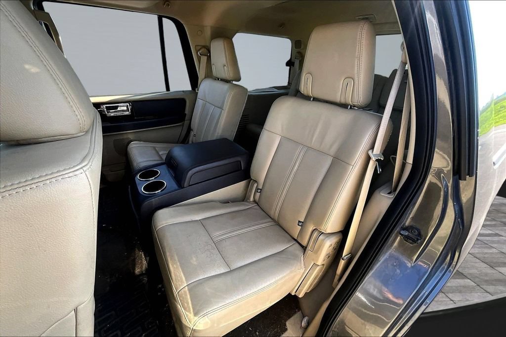 Used 2015 Lincoln Navigator 4WD w/ Equipment Group 101A Reserve image 19