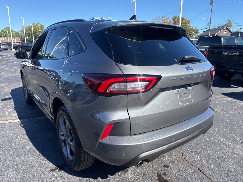 Used 2024 Ford Escape ST-Line w/ Tech Pack #1 AWD/4WD image 9